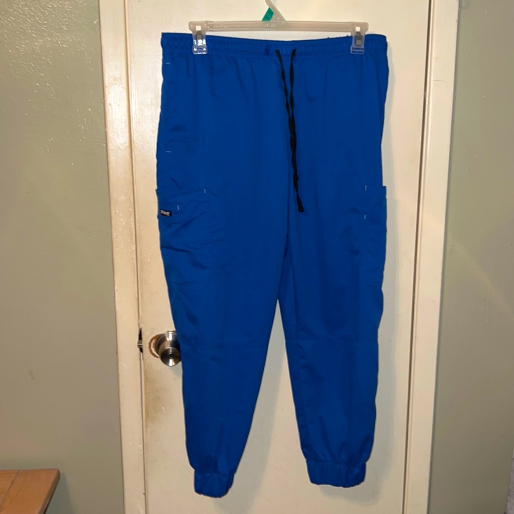 Scrub Bottom by Grey’s Anatomy the material is soft and stretchable